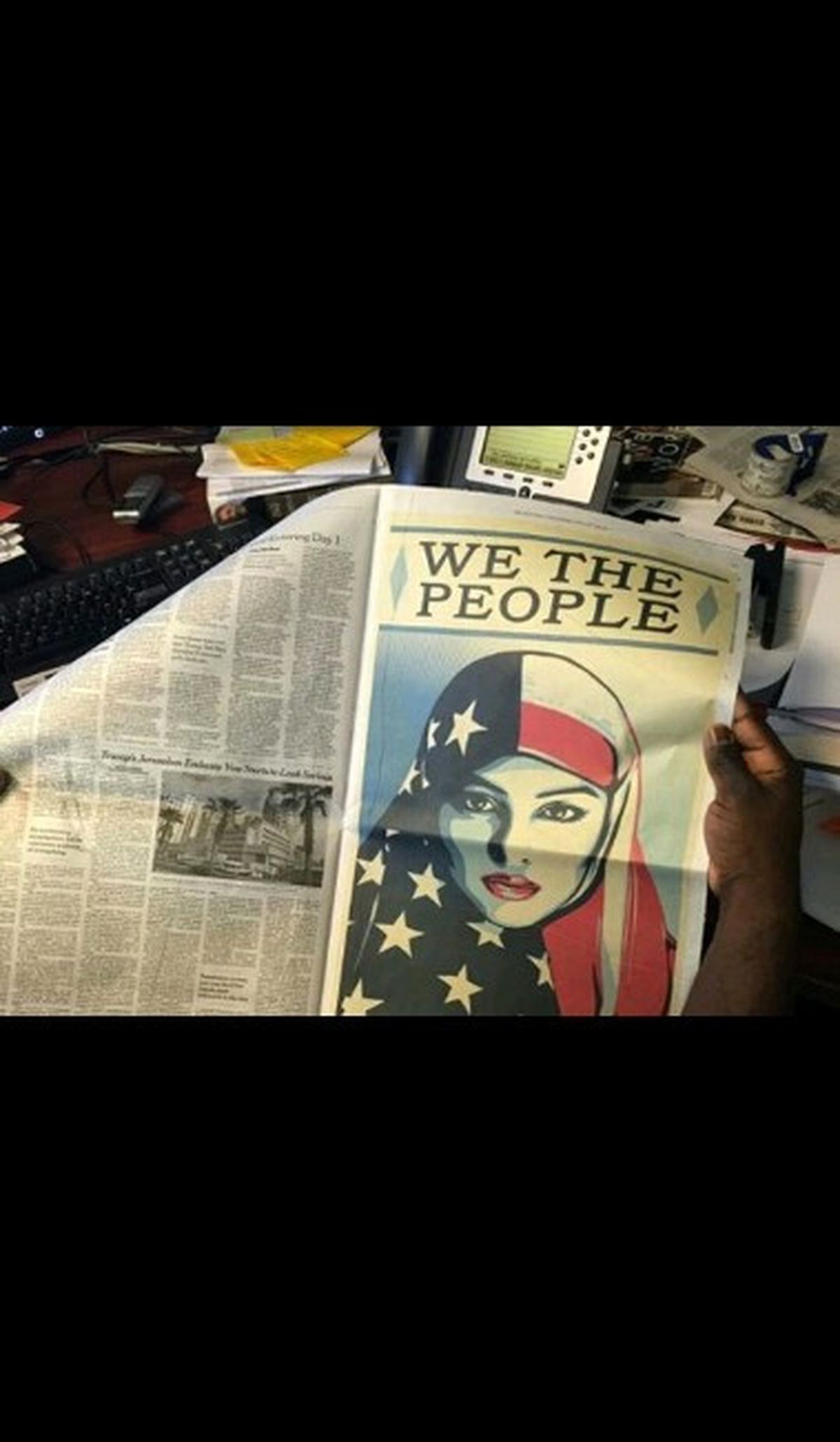 Munire Ahmet İsimli Amerikalı Kadın, Trump\'a Karşı Protestolarda Sosyal Medya İkonu Oldu
