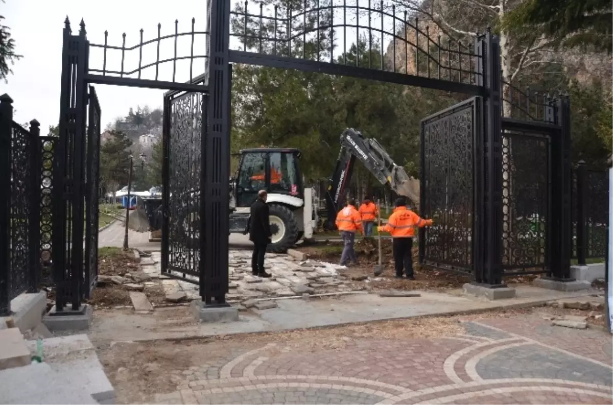 Osmanlı Padişahları Tarih Şeridi\'nde Düzenleme Çalışmaları