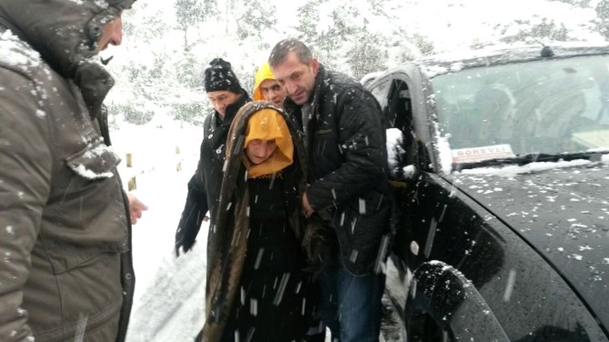 Rize\'de 2 Hasta Özel İdare Ekiplerince Kurtarıldı