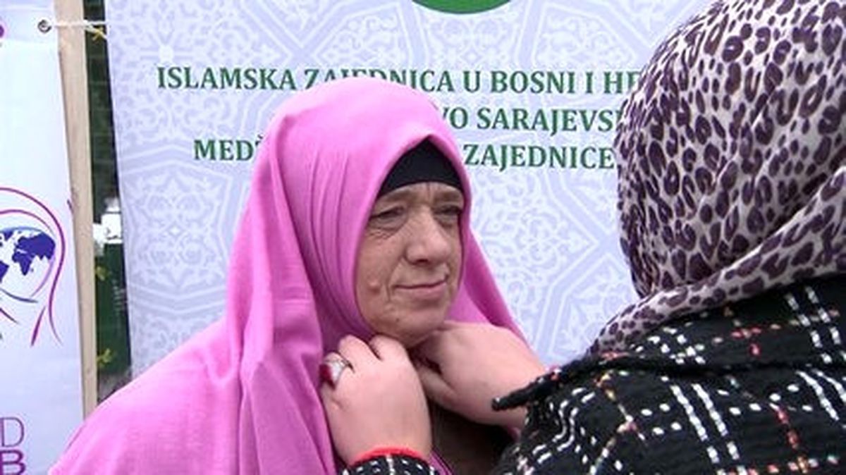 Saraybosnalı Kadınlar "Dünya Başörtüsü Günü"Nü Kutladı