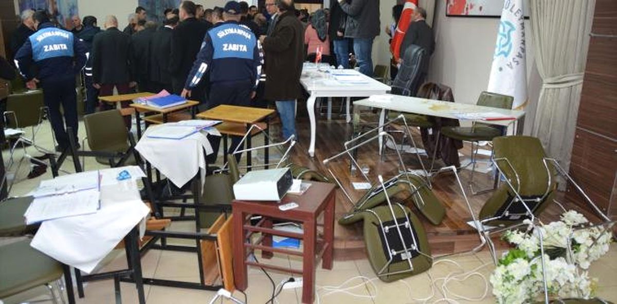 Süleymanpaşa Belediye Meclisi\'nde Arbede