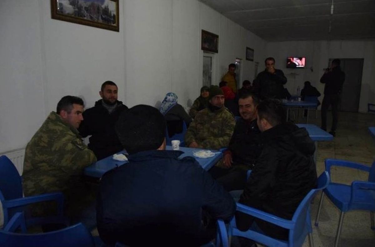 Tipi Nedeniyle Kapanan Yolda Mahsur Kalan Vatandaşların İdmanına Mehmetçik Yetişti