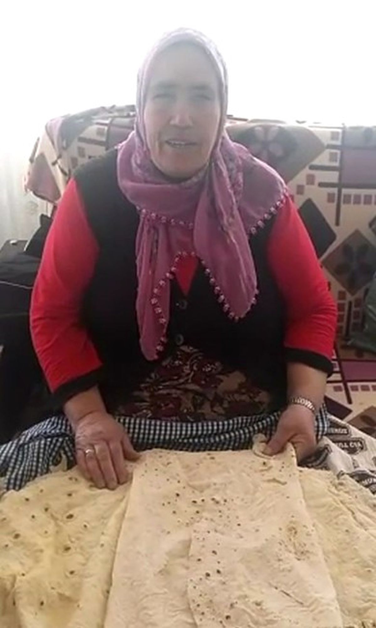 70\'lik Güler Ninenin Erdoğan Sevgisi Görenleri Hayrete Düşürüyor