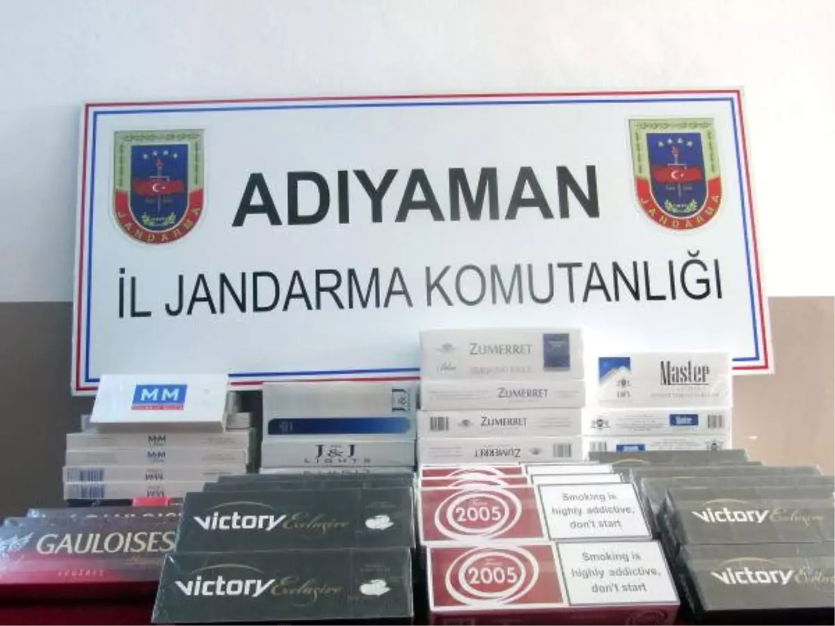 Adıyaman\'da Otomobilde 830 Paket Kaçak Sigara Ele Geçti