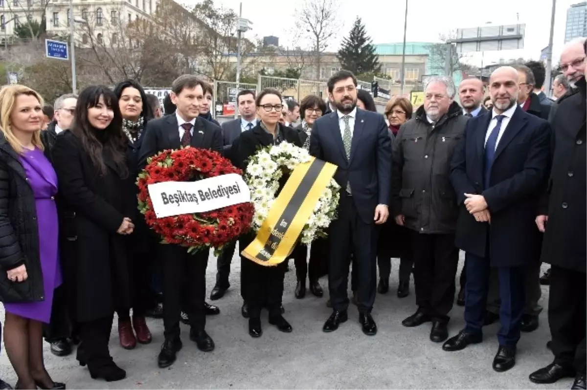 Alman Heyet, Şehitler Tepesi ve Reina\'nın Önüne Çiçek Bıraktı