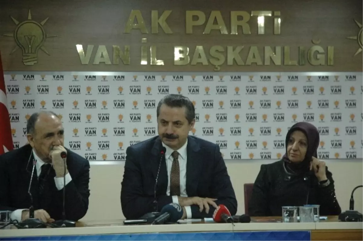 Bakan Çelik: "Çığ Altındaki Ülkeye Çağ Atlattık"