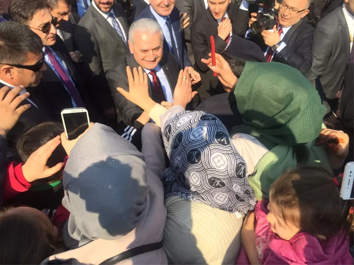 Başbakan Yıldırım\'a Adana\'da Sevgi Seli