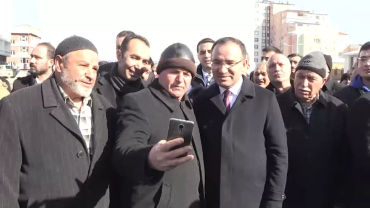 Bozdağ: "Türkiye, Suriye\'deki Acıya, Drama, Iç Çatışmaya Sessiz Kalmamış, Insanlığın Vicdanı...