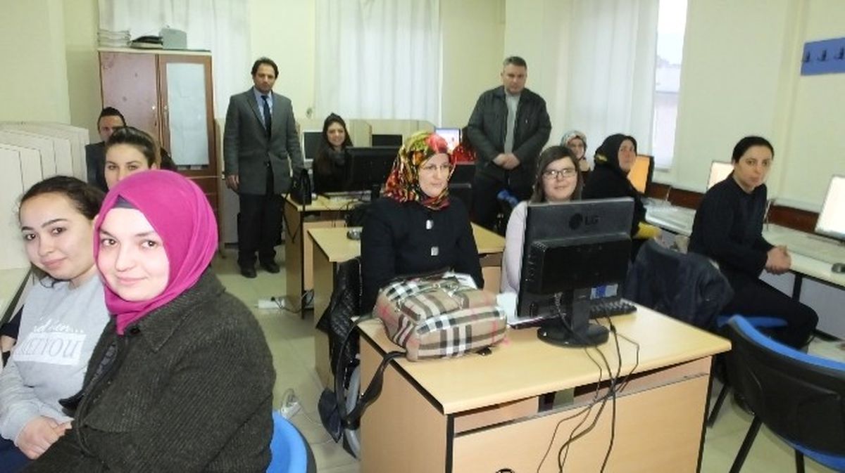 Burhaniye\' de Bilgisayar Kullanım Kursu