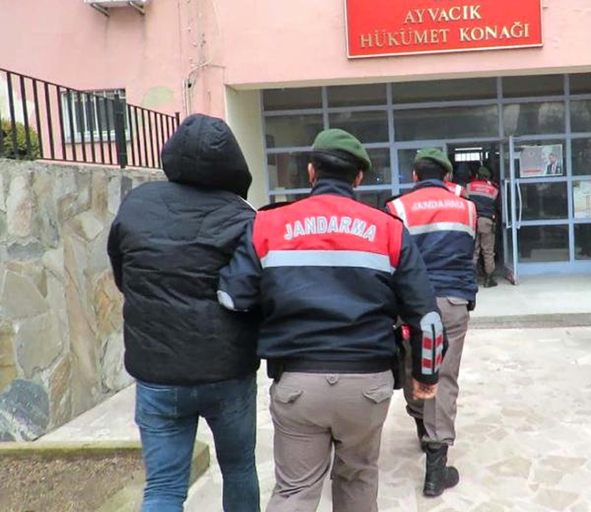 Çanakkale Merkezli 3 İldeki Göçmen Kaçakçılığı Operasyonu