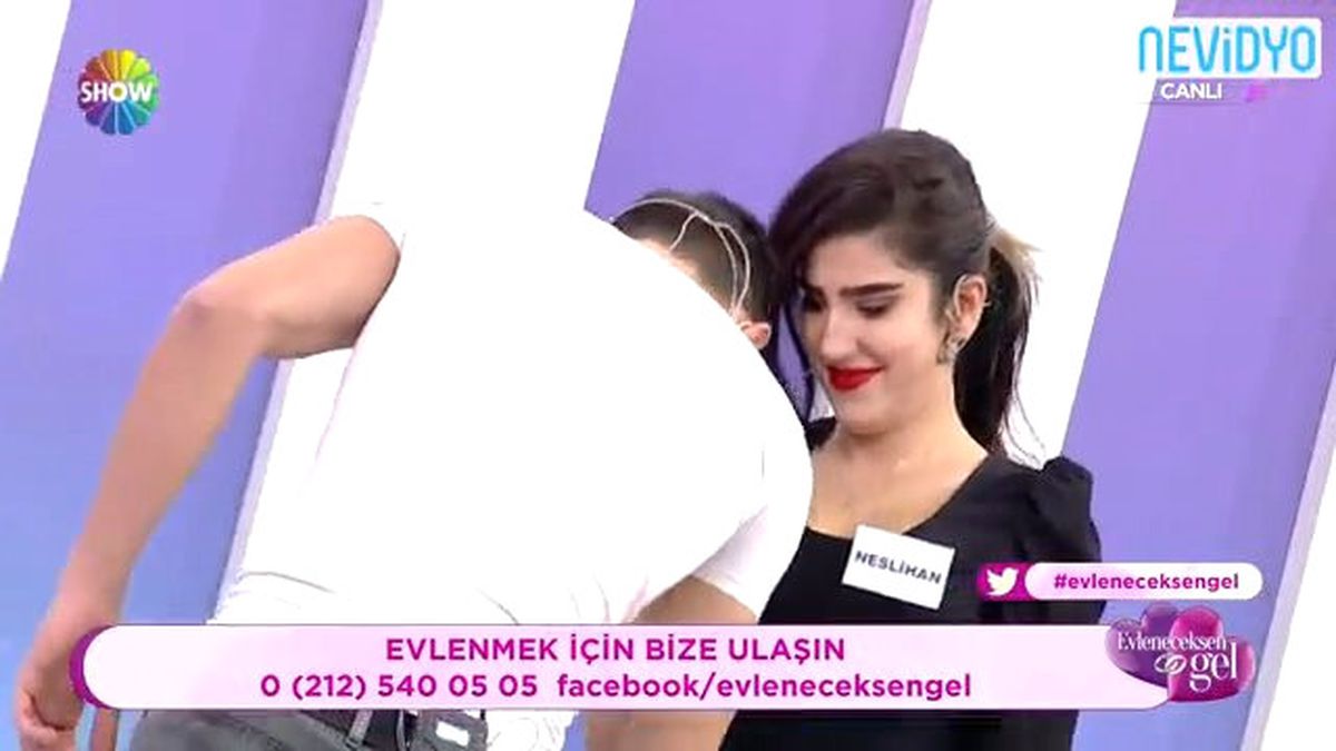 Damat Adayı Talibinin Elini Öptü!