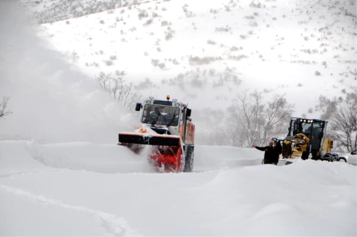 Dha Yurt - Karlıova\'da Vatandaşlar 1 Hafta Süren Kar, Tipi ve Fırtınadan Sonra Dışarı Çıkabildi