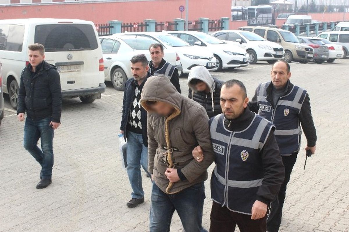 Dha Yurt - Referendum İçin \'Silahlı Tehditte\' Bulunan 2 Şüpheli Adliyede