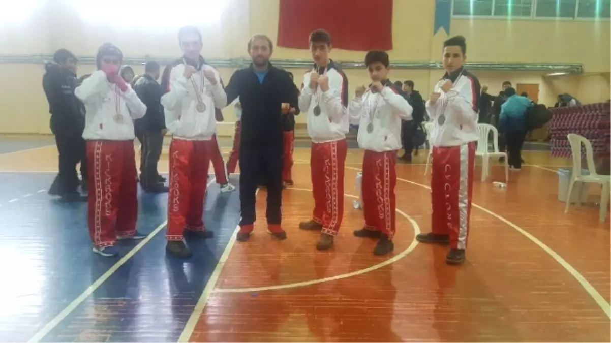 Düzceli Kick Bokscular Sakarya\'dan Dereceyle Döndü