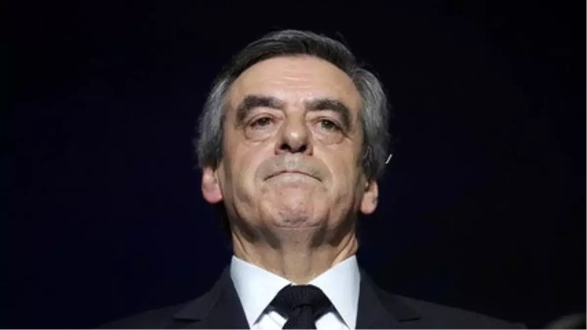 Fillon\'a Kendi Safından "Adaylığını Geri Çek" Çağrısı