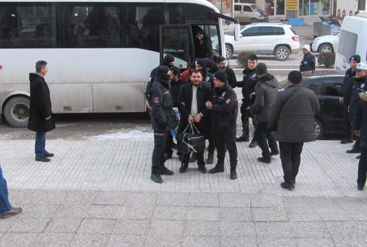 Fırıncılara Baskı Yapıp Haraç Aldıkları İddiasıyla 30 Kişi Tutuklandı