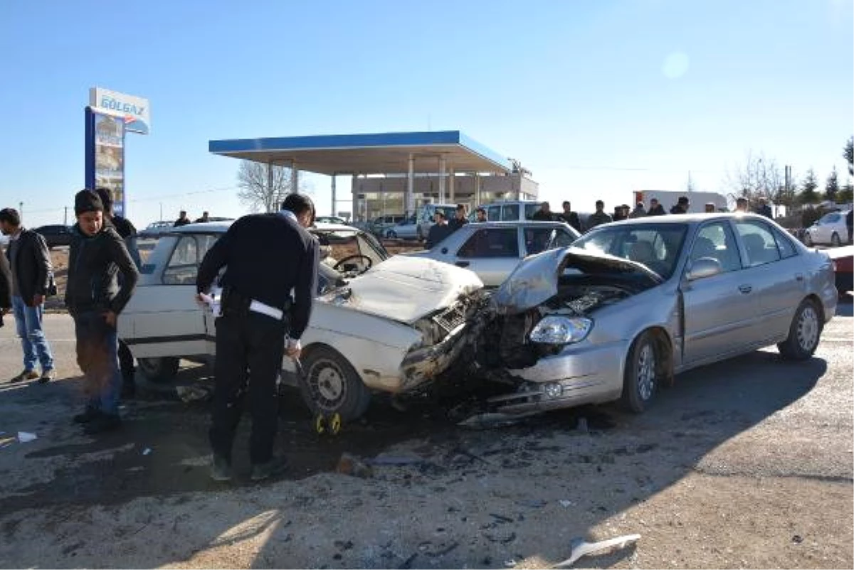 Hasta Buzağıyı Taşıyan Otomobil Kaza Yaptı: 4 Yaralı