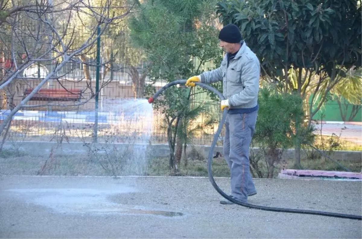 Kuşadası Belediyesi Okulların Eksiklerini Gideriyor