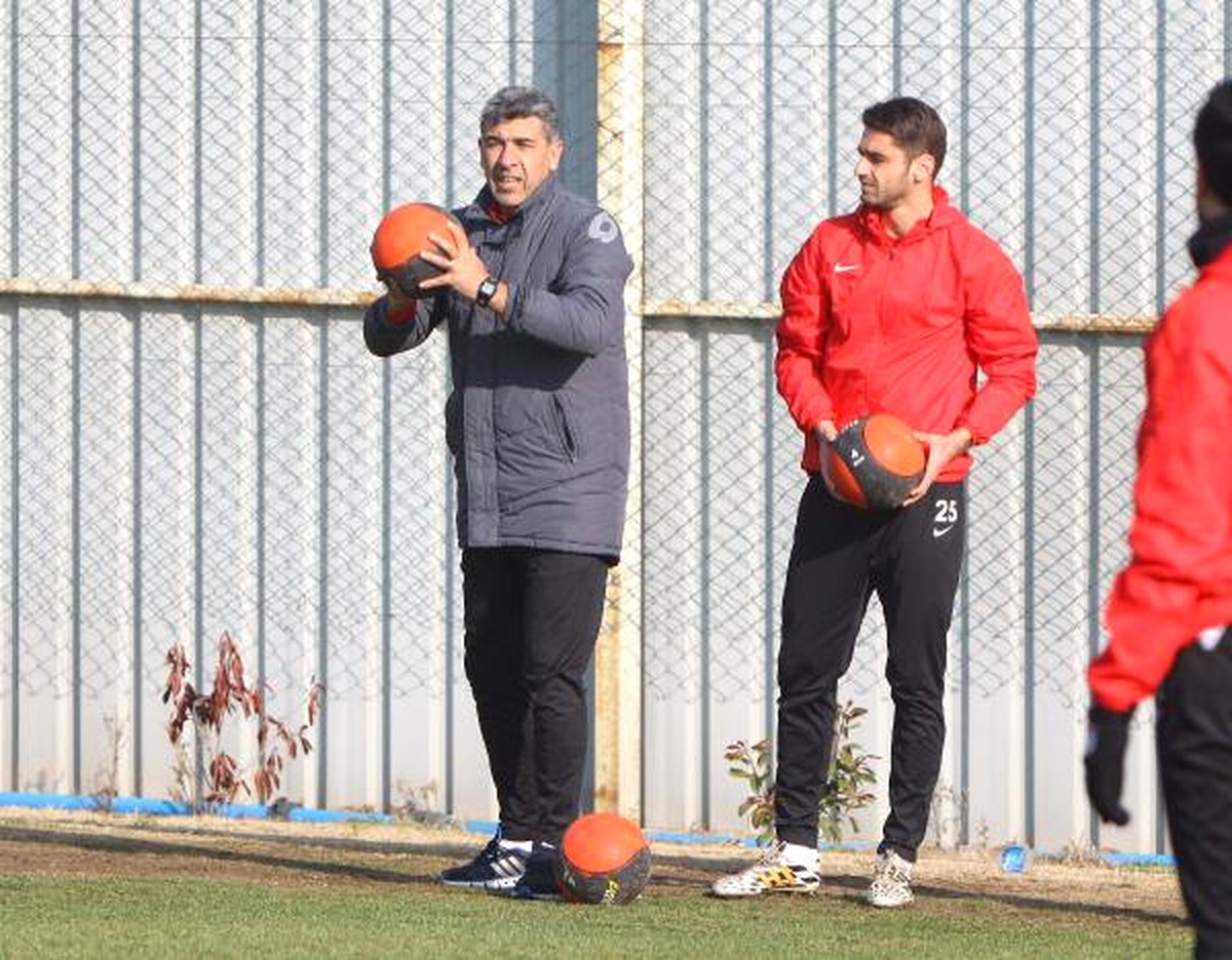 Manisaspor\'da 2 İsim Kadro Şişkinliği Kurbanı