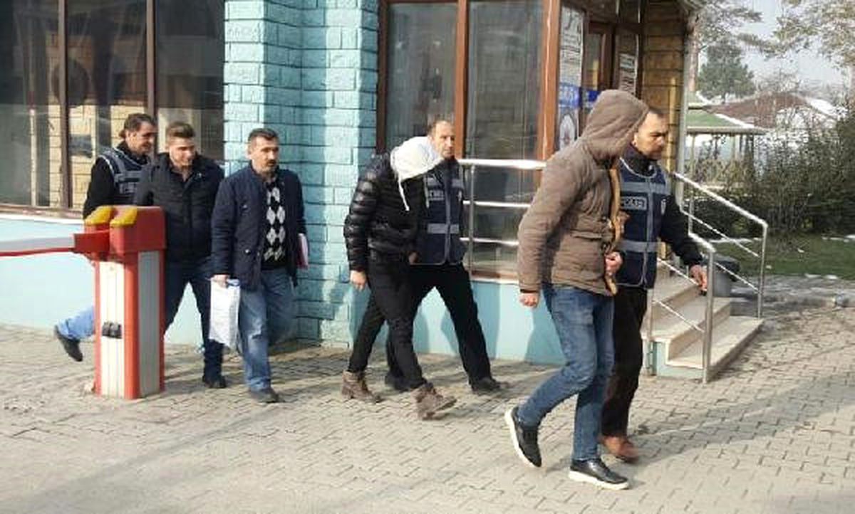Referendum İçin \'Silahlı Tehditte\' Bulunan 2 Şüpheli Adliyede