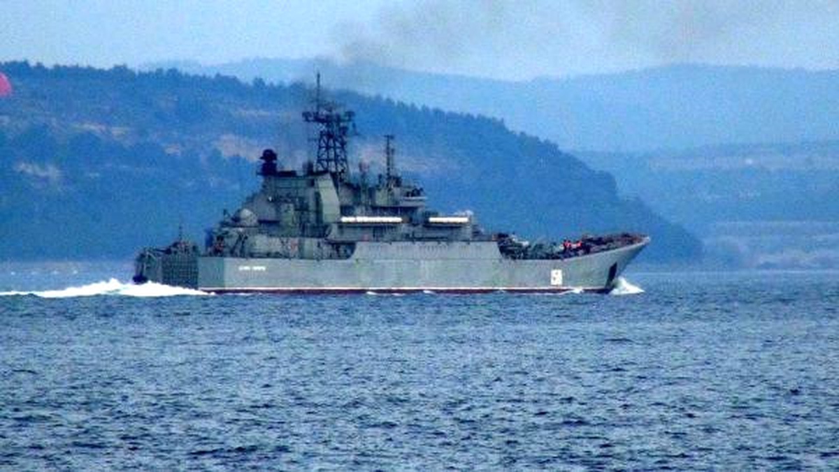 Rus Savaş Gemisi Çanakkale Boğazı\'ndan Geçti