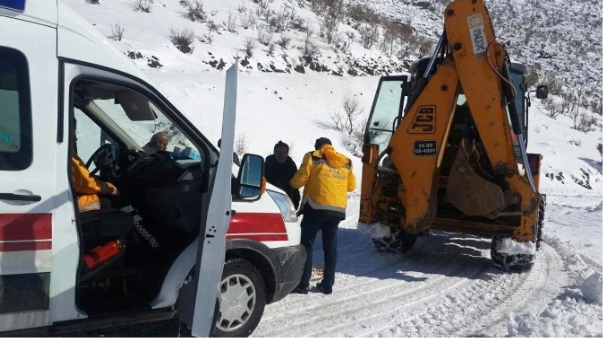 Siirt\'te Yolda Mahsur Kalan Aile İçin Ekipler Seferber Oldu