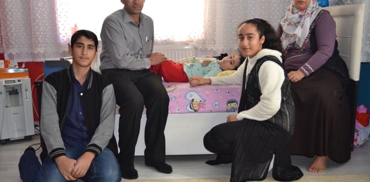 Sma Hastası Minik Kızları İçin Endişe Ediyorlar