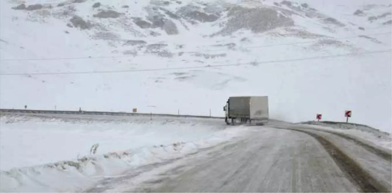 Tendürek Geçidi Tekrar Ulaşıma Açıldı