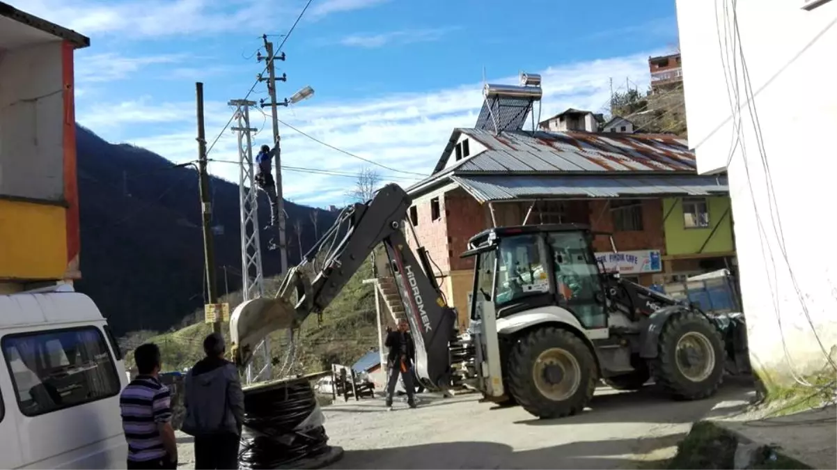 Terörün Zarar Verdiği Elektrik Alt Yapısı Yenileniyor