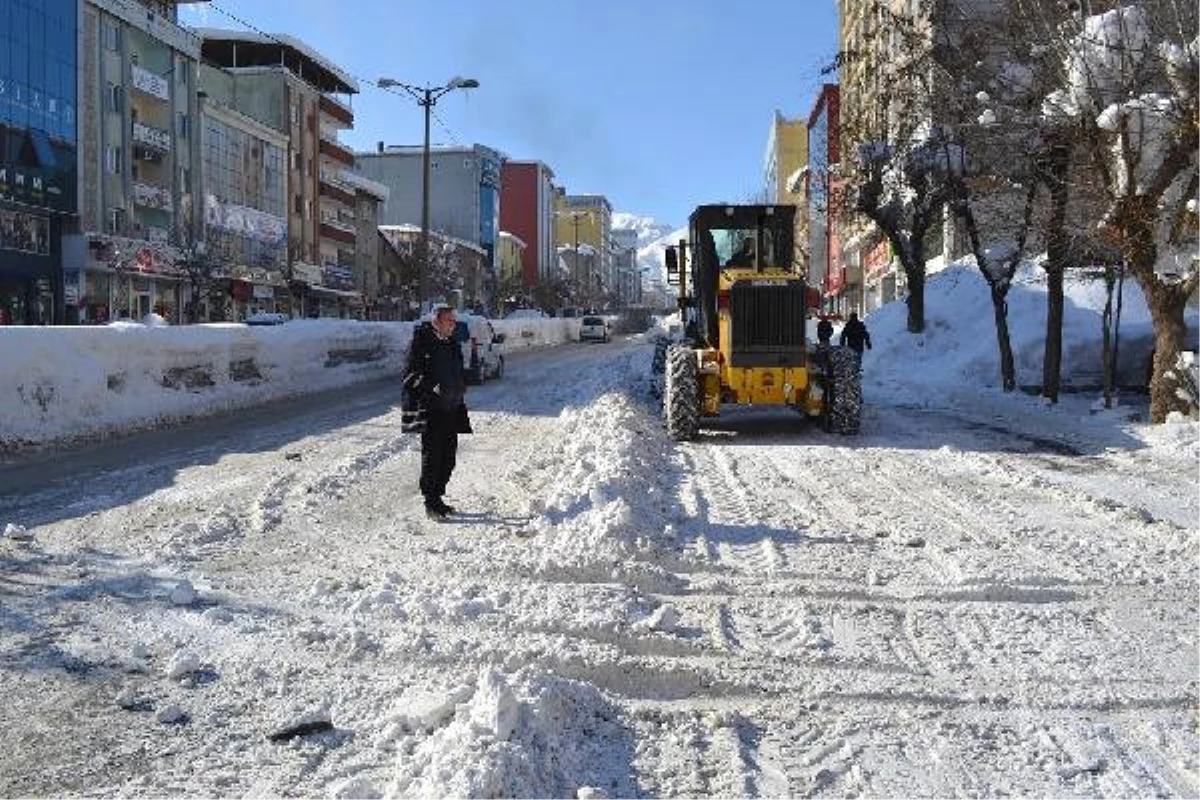 Tipide Yolcu Otobüsü Kara Saplandı