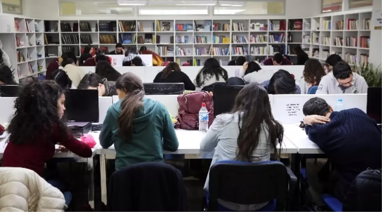 Yaşar Kemal Kütüphanesi Dolup Taşıyor