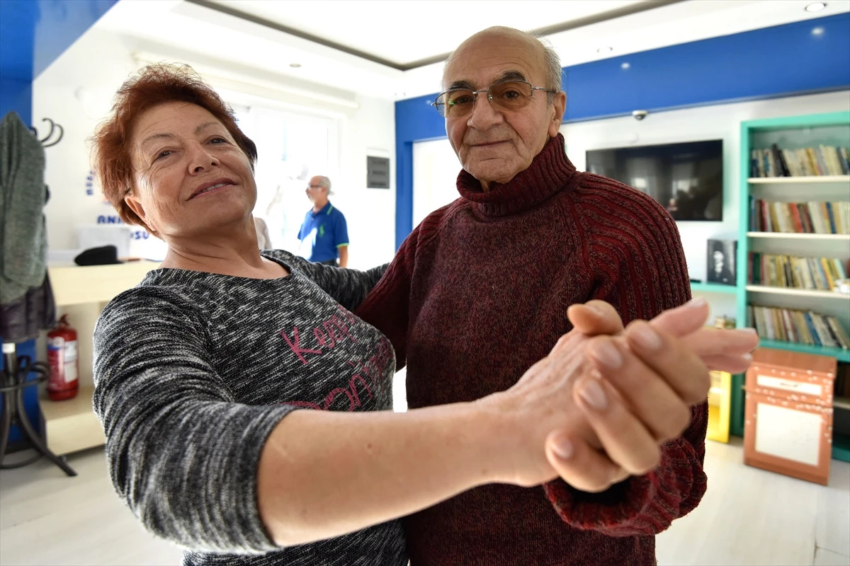 Yaşlı Dansçılar, Türkiye Dans Şampiyonası İçin Adana\'ya Gitti