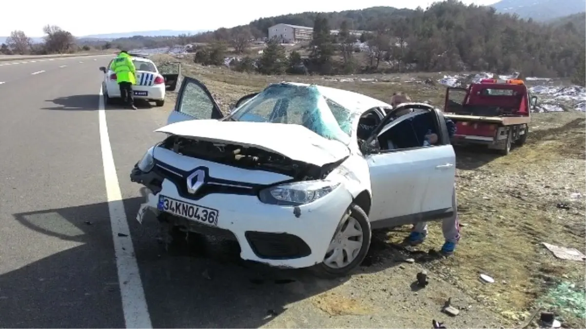 Yoldan Çıkan Otomobil Takla Attı