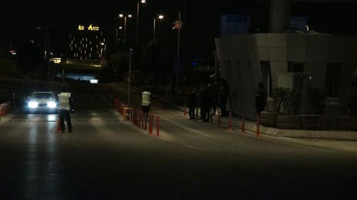 Atatürk Havalimanı Girişinde Şüpheli Minibüs Paniği
