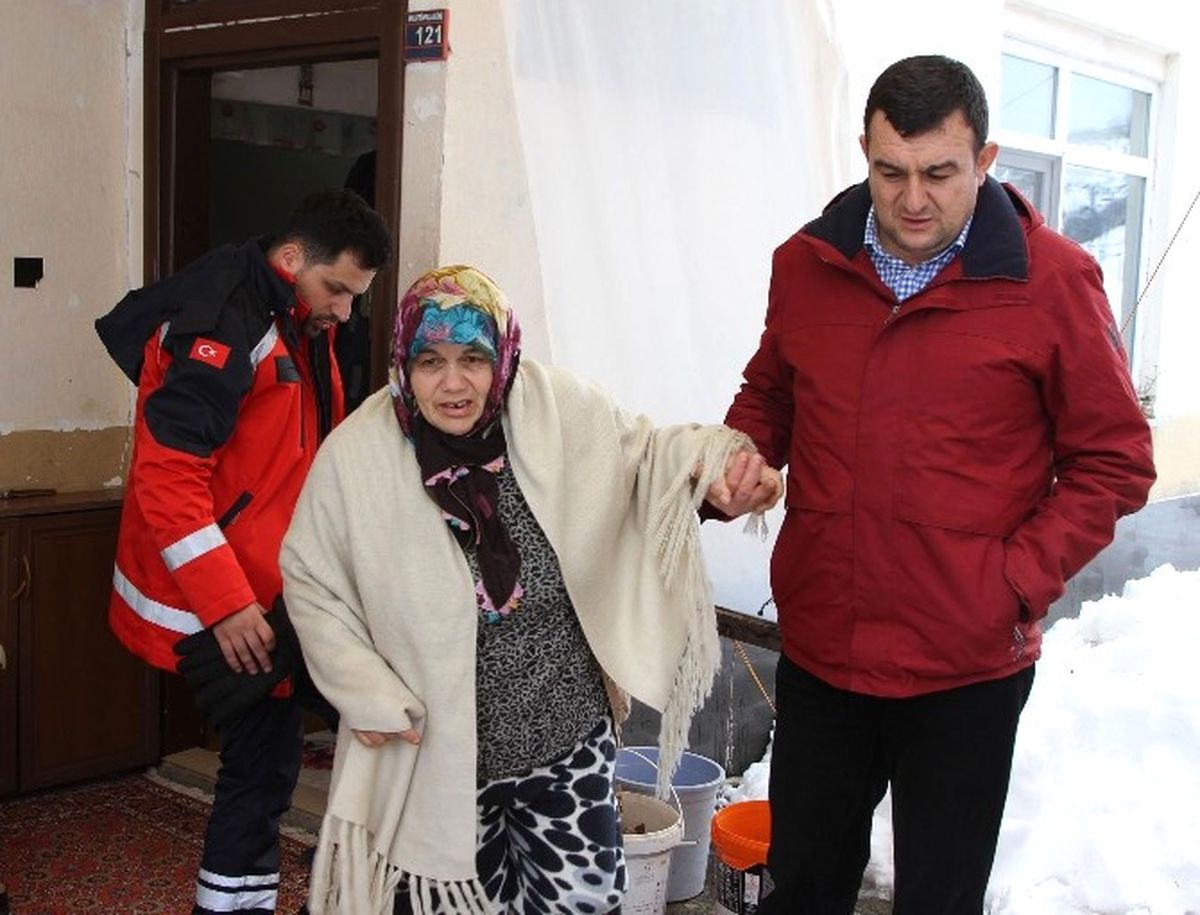 Böbrek ve Kalp Hastasını Kar Ambulansı ile Kurtardılar