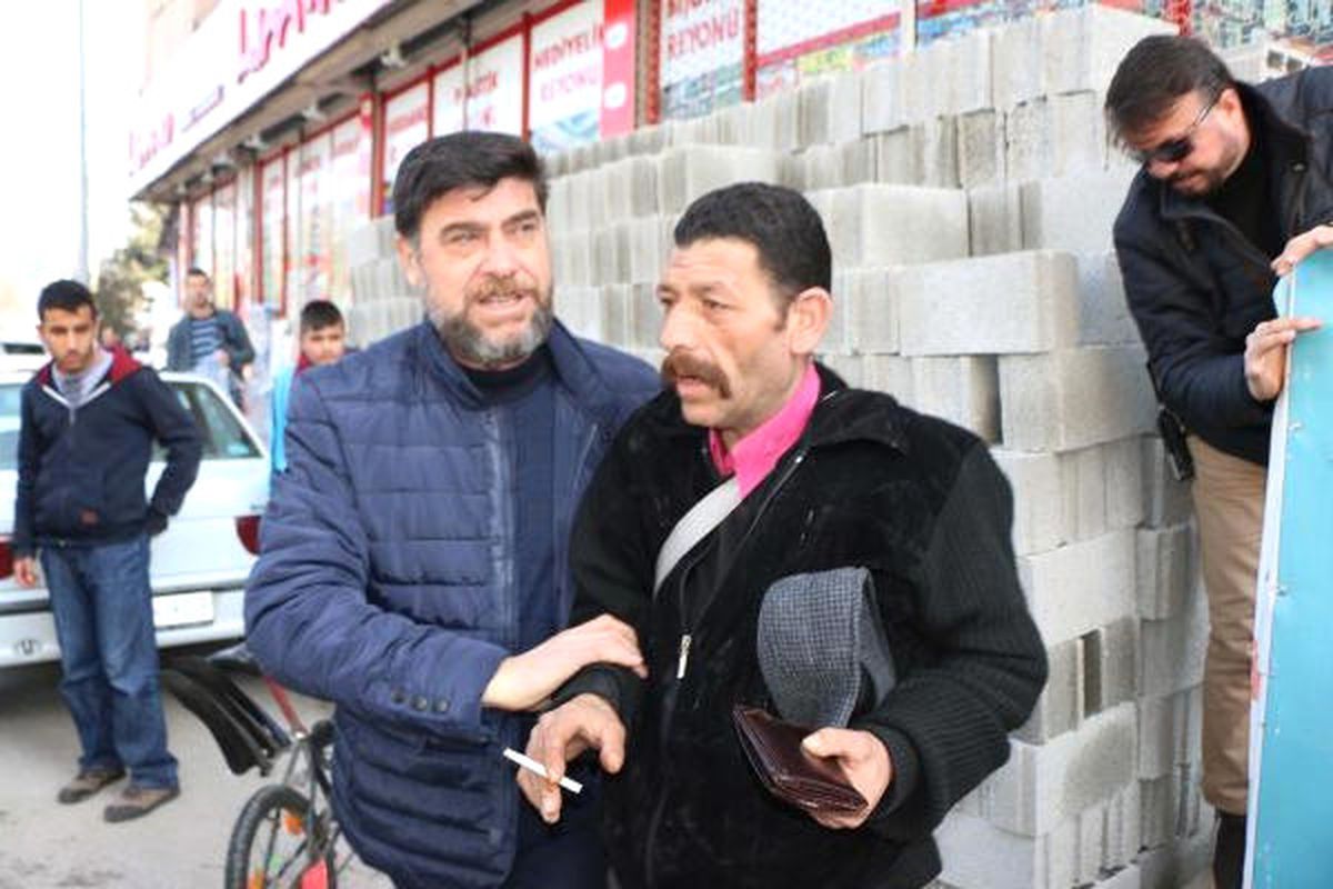 Çatıda İntihar Teşebbüsünü Polis Sonlandırdı