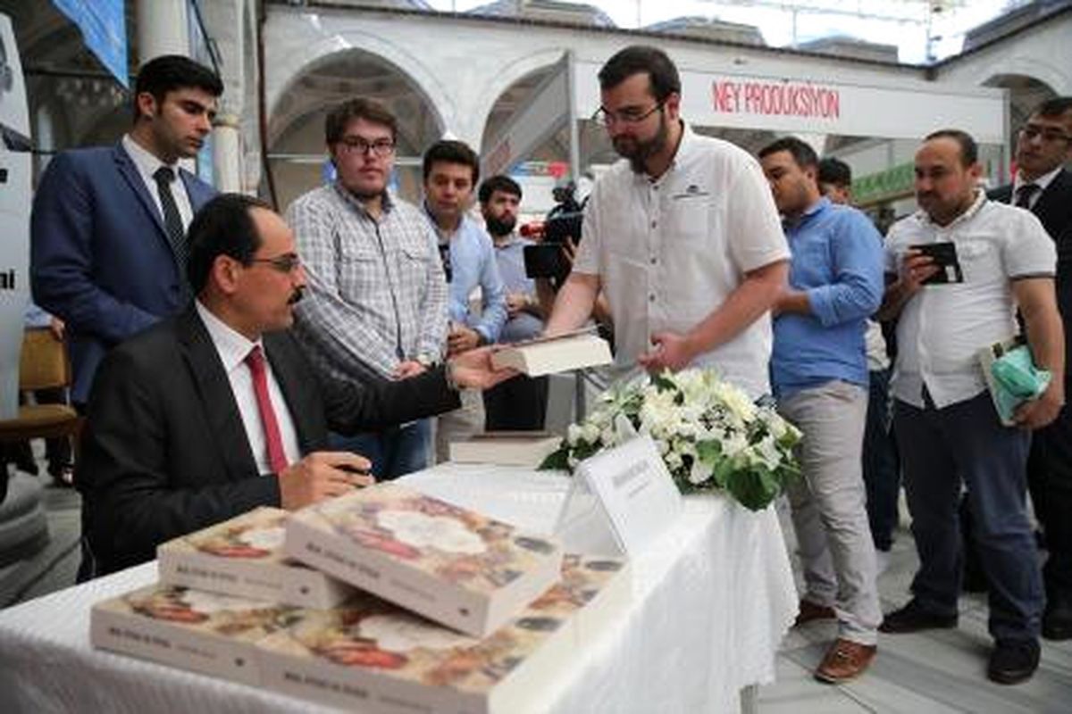 Cumhurbaşkanlığı Sözcüsü İbrahim Kalın Kitabının İmza Gününde Okurlarıyla Buluştu (1)