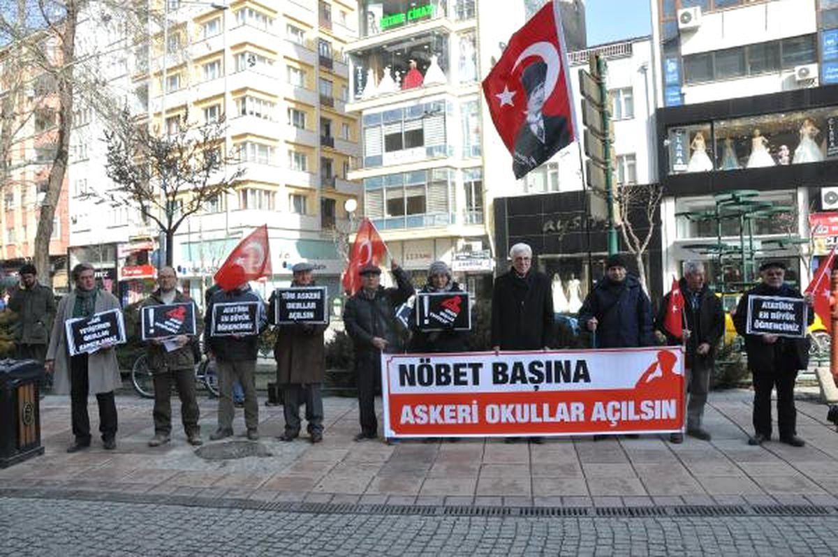 Emekli Subaylar Derneği ve 14 Sivil Toplum Örgütü Askeri Okulların Açılması İçin Eylem Yaptı