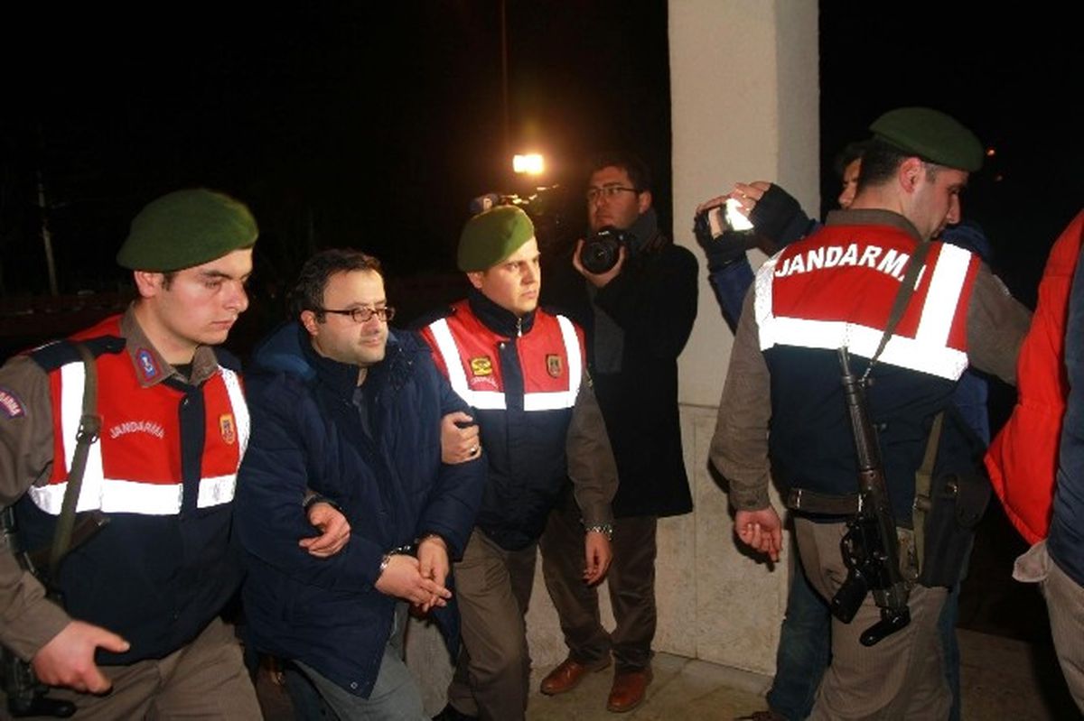 Fetö\'cü Öğretim Üyesi Sahte Kimlikle Yunan\'a Kaçarken Yakalandı