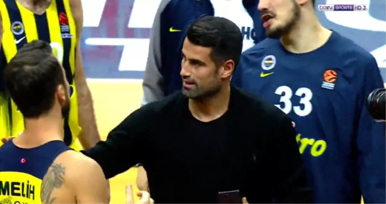 Galatasaraylı Taraftarlar, Volkan Demirel ve Melih Mahmutoğlu\'na Küfür Etti