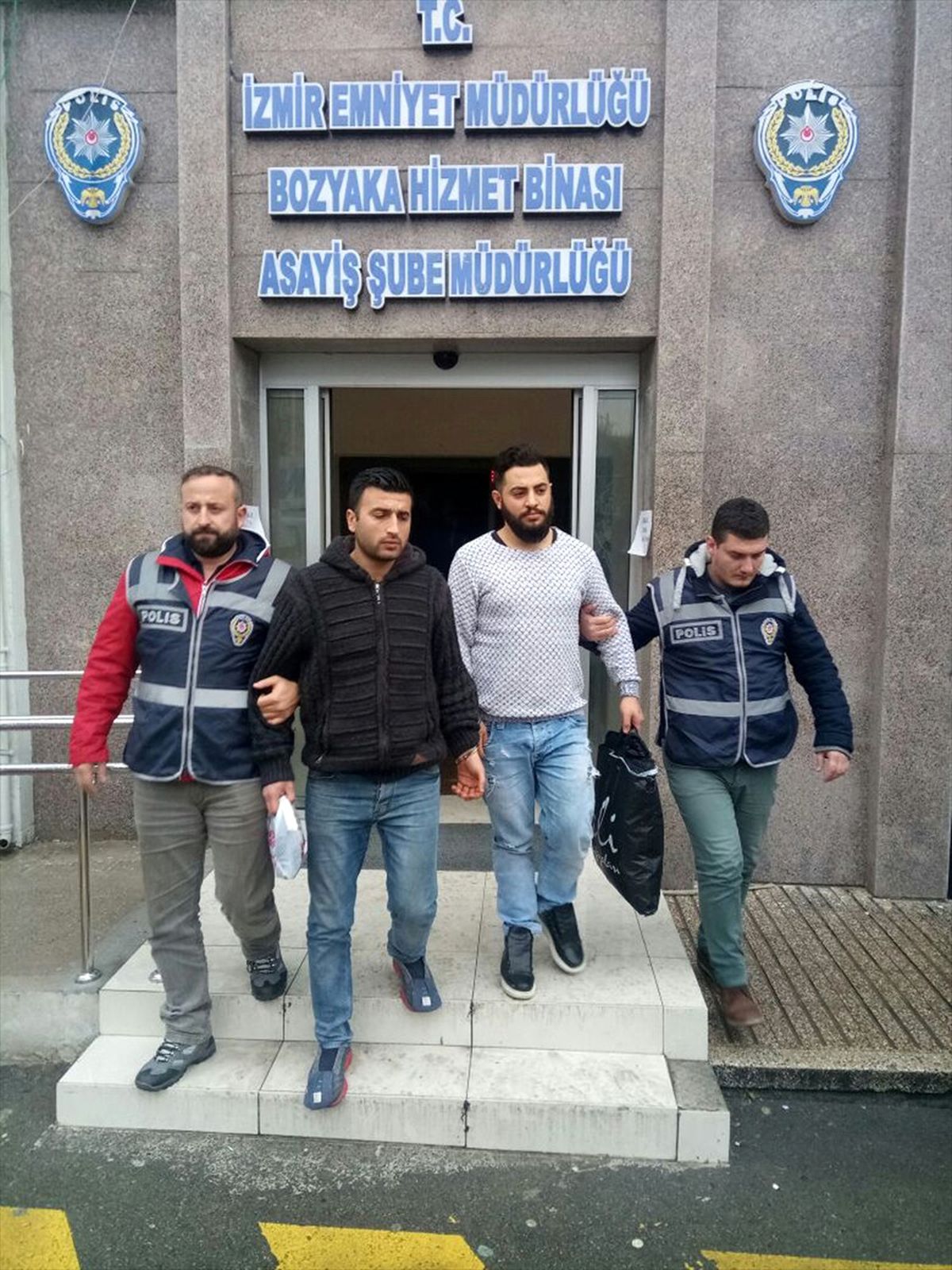 İzmir\'de Otomobil Hırsızlığı