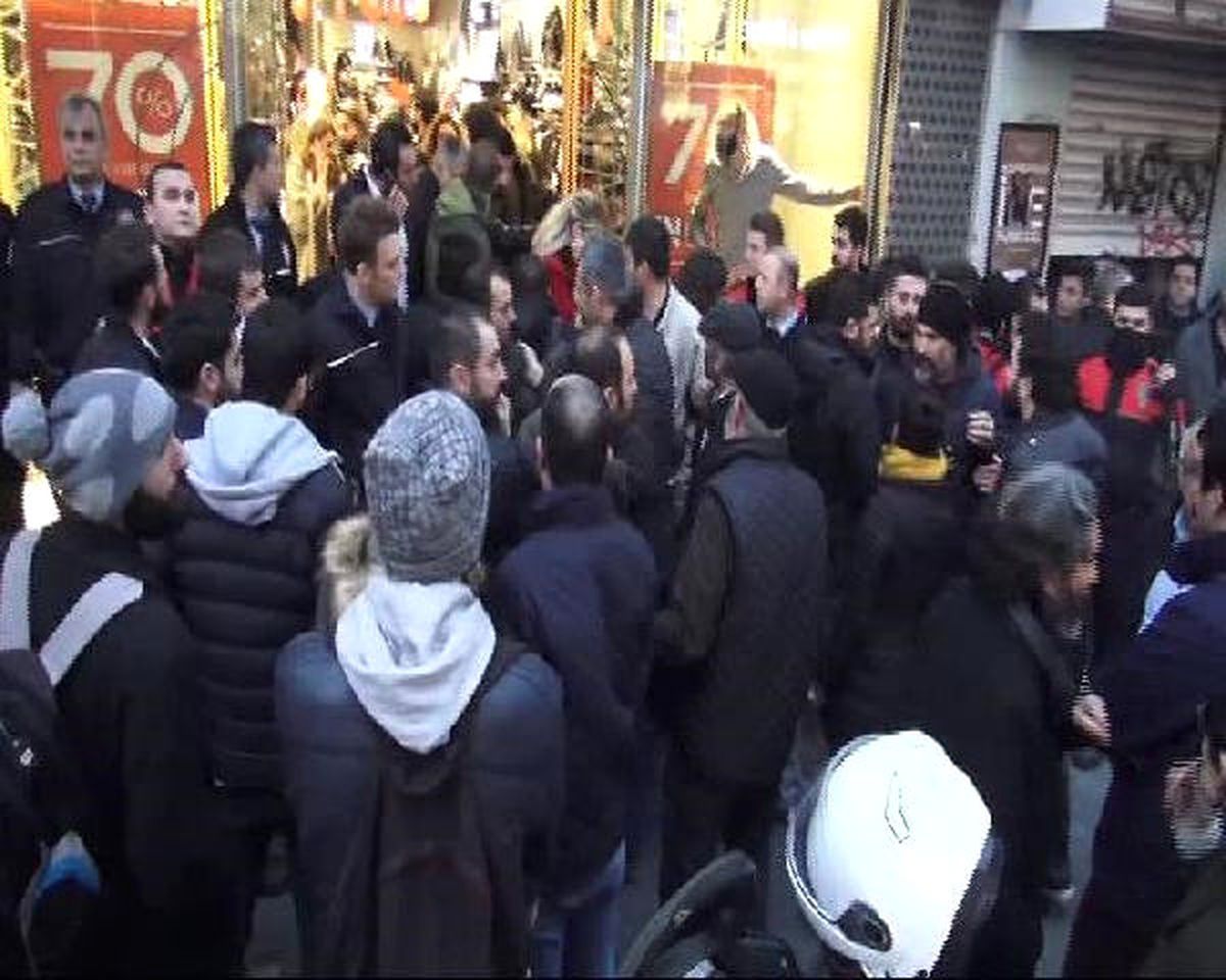 Kadıköy\'de "Referanduma Hayır" Eylemi