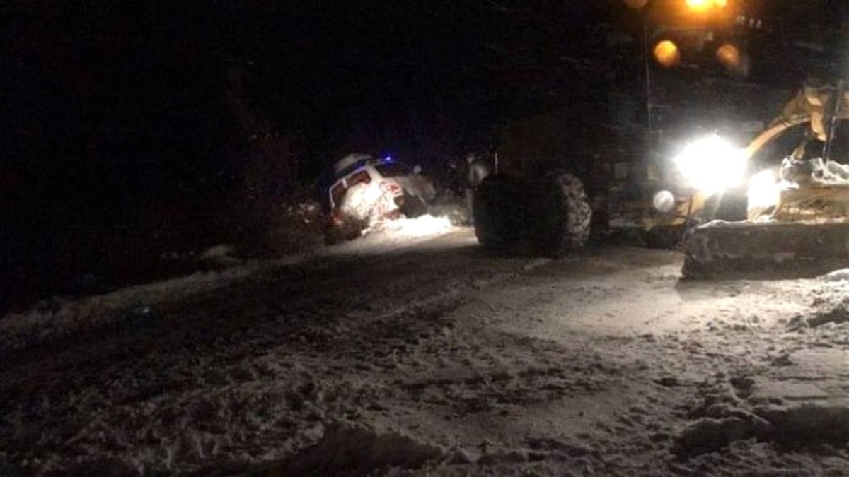Kar Paletli Ambulanstaki Personelin Zor Anları Kamerada