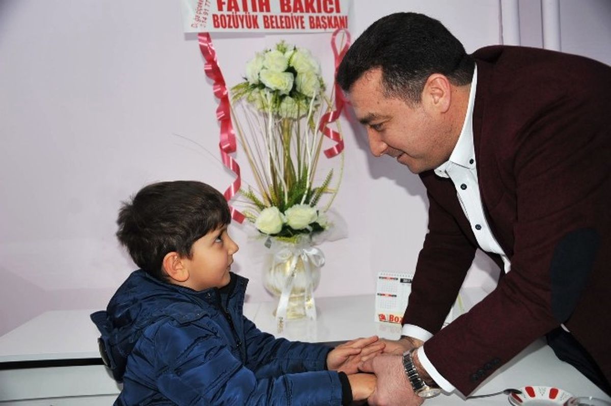 Küçük Kerem\'den Başkan Bakıcı\'ya Çikolatalı Teşekkür