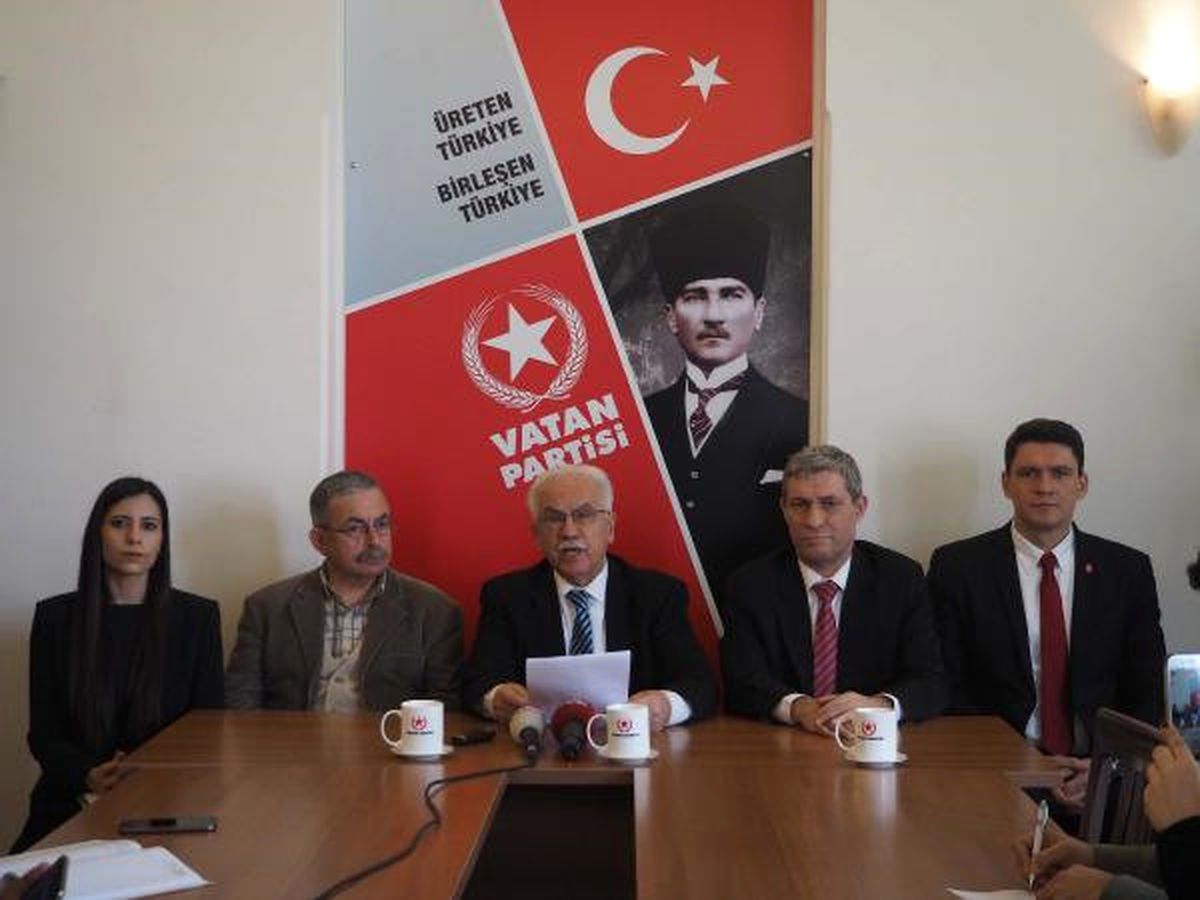 Perinçek, Cumhurbaşkanı Erdoğan\'dan Anayasa Değişikliğini İmzalamamasını İstedi