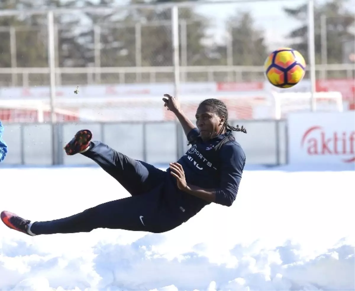 Rodallega: "Trabzonspor\'da Futbol Oynamak Benim İçin Bir Nimet"