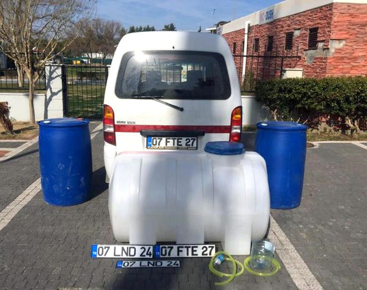 Sahte Plakalı Araçla Akaryakıt Hırsızlığı Güvenlik Kamerasında