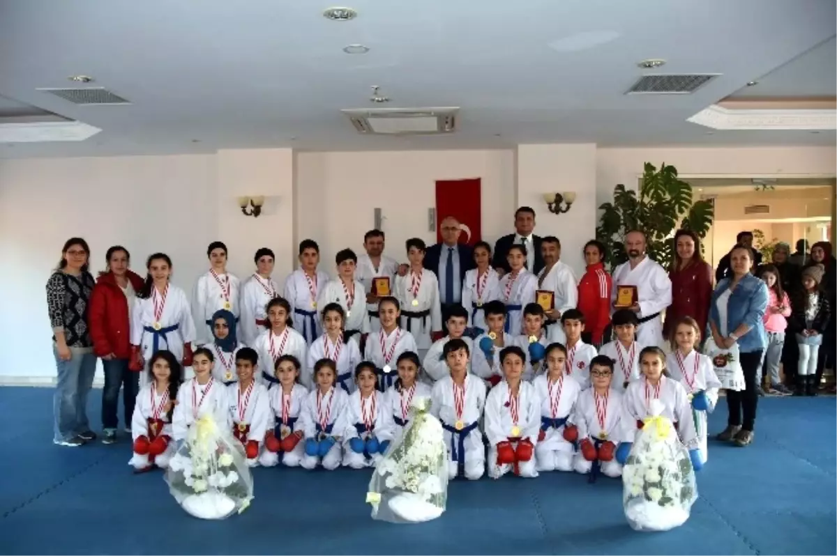 Salihli\'de Karate Semineri Düzenlendi