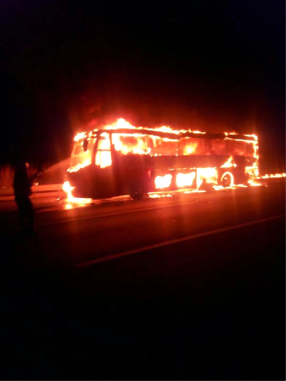 Seyir Halindeki Yolcu Otobüsünde Yangın