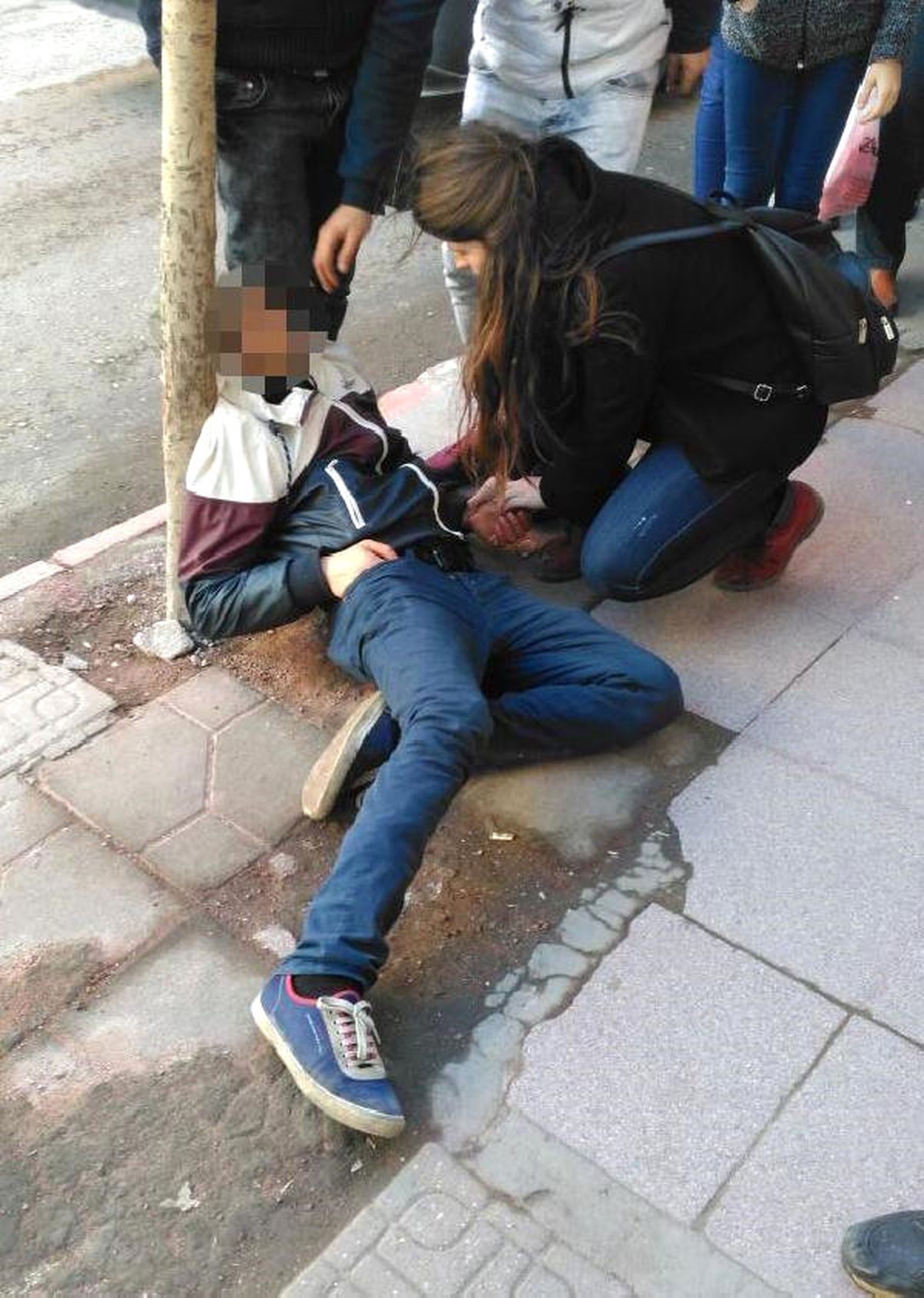 Terhis Oldu, Otobüs Beklerken Bonzai Komasına Girdi